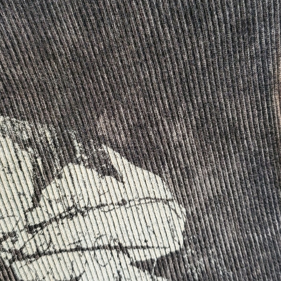 FITS S TO XL SNUG BLACK SKULL CREWNECK TEE - Picture 4 of 7